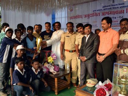 Hingoli Divisional Sports Competition concludes | हिंगोलीत विभागीय क्रीडा स्पर्धेचा थाटात समारोप