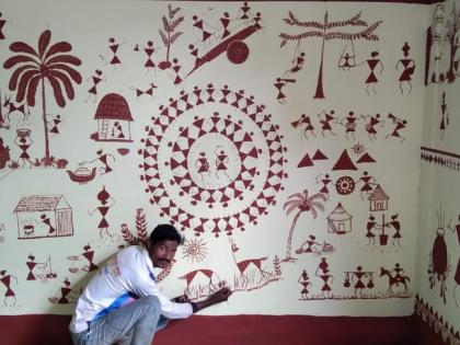 Warli culture paintings on the walls of Samaj Mandir | समाज मंदिराच्या भिंतीवर रेखाटली वारली संस्कृती चित्रे