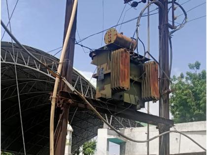 Chandwad was hit by a power outage due to strong winds | चांदवडला वादळी वाऱ्यामुळे विजेचे खांब वाकले