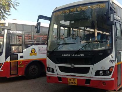 Three ST buses leave for Gujarat | गुजरातमध्ये तीन एस.टी.बस रवाना Three ST buses leave for Gujarat | गुजरातमध्ये तीन एस.टी.बस रवाना