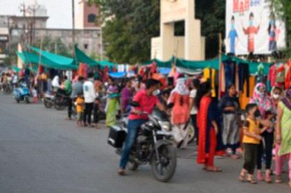 Seven months later, the Sunday market came to a standstill | सात महिन्यानंतर संडे बाजार आला पूर्वपदावर Seven months later, the Sunday market came to a standstill | सात महिन्यानंतर संडे बाजार आला पूर्वपदावर