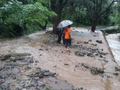 Due to heavy rains and floods, roads leading to Toranmaal are closed | मुसळधार पाऊस आणि दरडींमुळे तोरणमाळकडे जाणारे रस्ते बंदच