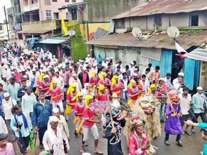 Tribal Gaurav Day celebrated in Peth taluka | पेठ तालुक्यात आदिवासी गौरव दिन साजरा