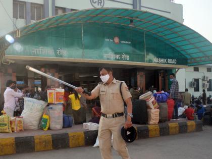 Crowds of foreigners at Nashik Road railway station | नाशिकरोड रेल्वेस्थानकावरही परप्रांतीयांची गर्दी