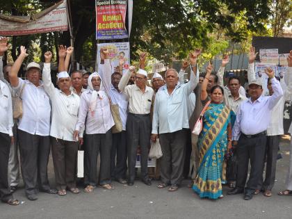 In front of the Depository Crisis Committee's Front in Nashik | नाशिकमध्ये ठेवीदार संघर्ष समितीचा मोर्चा