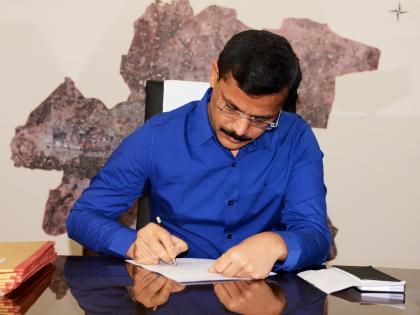  Nashik Municipal Corporation's Commissioner Tukaram Muni | नाशिकचे पालिका आयुक्त तुकाराम मुंढेंपुढे उत्पन्नवाढीचे आव्हान