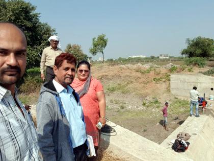 Parbhani: The culmination of the degradation of cement canals | परभणी : सिमेंट नाला बांधात निकृष्टतेचा कळस