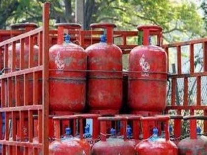 Free cylinder to Jamner for 4,000 customers | जामनेरला ५४ हजार ग्राहकांना मोफत सिलिंडर