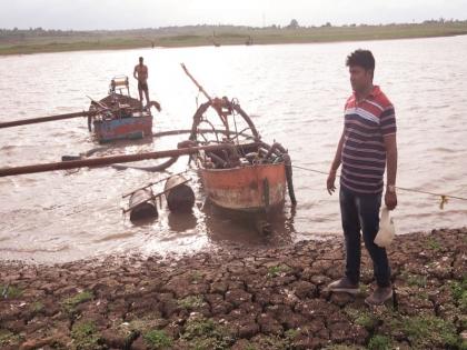 Destroy the four boats of the sunshine | वाळूतस्करांच्या चार बोटी नष्ट