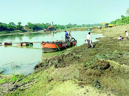 Illegal lease of sand from the pot | पोटी पात्रातून वाळूचा अवैध उपसा