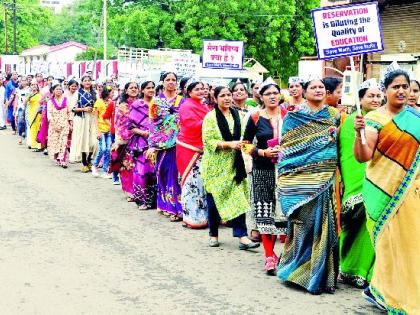 Storms of agitation arose on revolution day | क्रांतिदिनी उठले आंदोलनांचे वादळ