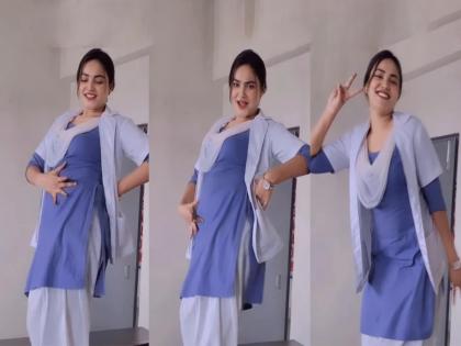 College girl dance on Bhojpuri song Patli Kamariya Mor Hai Hai video goes viral | तरूणीच्या भोजपुरी गाण्यावरील डान्सचा सोशल मीडियावर धुमाकूळ, पुन्हा पुन्हा बघताहेत लोक