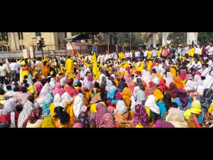 Nagpur's Heart of City lose, Gowari community blocked the road from 1 am | नागपूरच्या हार्ट ऑफ सिटी बंद, 1 वाजतपासून गोवारी समाजाने रस्ता धरला अडवून