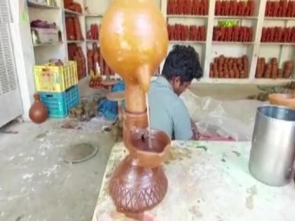 कौतुकास्पद! शिल्पकारानं बनवला ४० तास तेवत राहणारा मातीचा दिवा, अन् मिळवला राष्ट्रीय पुरस्कार