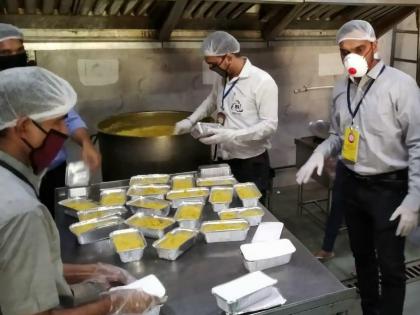 During the lockdown, the railways filled the stomachs of 4 lakh 74 thousand people | लॉकडाऊन काळात ४ लाख ७४ हजार जणांचे पोट रेल्वेने भरले