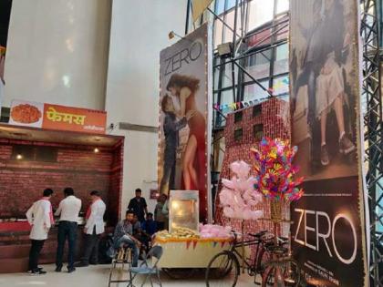 watch video: zero movie trailer release meerut recreated in mumbai | watch video: शाहरुखच्या बर्थडे सेलिब्रेशनची अशी सुरू आहे तयारी!!