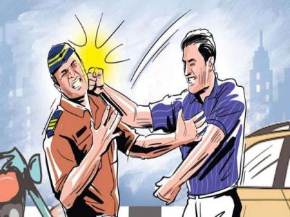 Autorickshaw driver breaks traffic rules | रिक्षाचालकाने वाहतुकीचे नियम मोडत कारवाई करणाऱ्या महिला पोलिसाची धरली थेट कॉलर