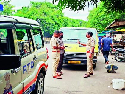 13 unfit running school buses impounded; Joint campaign of RTO, Traffic Police | विनाफिटनेस धावणाऱ्या १३ स्कूल बसेस जप्त; आरटीओ, वाहतूक पोलिसांची संयुक्त मोहीम