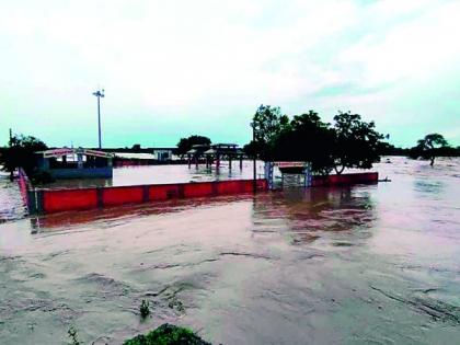 Heavy rain for the second time in a week; Previously 14, now hit 19 revenue boards | आठवड्यात दुसऱ्यांदा अतिवृष्टी; पूर्वी 14, आता 19 महसूल मंडळांना फटका