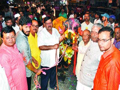  Red Prays on the occasion of Padwa | पाडव्याच्या मुहूर्तावर  रेड्यांची मिरवणूक