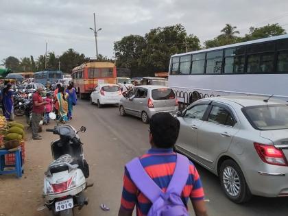  Trouble due to the traffic constraints, the difficulty due to the work of four-dimensional | वाहतुक कोंडीमुळे जीव मेटाकुटीस, चौपदरीकरणाच्या कामामुळे अडचण