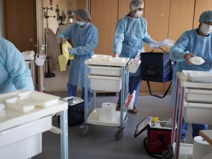 The second wave of corona in Europe, an estimated 1 million patients a day in France | युरोपमध्ये कोरोनाची दुसरी लाट, फ्रान्समध्ये 24 तासांत 1 लाख रुग्ण