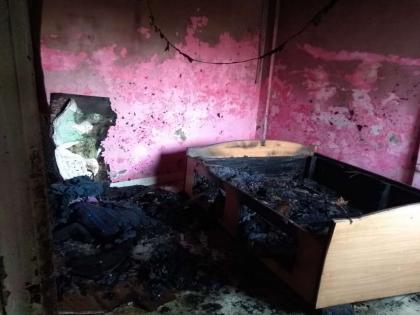 The bedroom burned by the flats, the devastation caused due to the alertness of the residents | फ्लॅटला लागलेल्या आगीत बेडरूम जळून खाक, रहिवाशांच्या सतर्कतेमुळे टळला अनर्थ