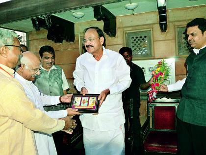 Visit to the team memorial of Vice President | उपराष्ट्रपतींची संघ स्मृतिमंदिराला भेट