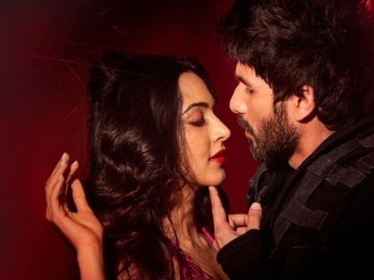 Listen to the novel ...! Kiara says, Kissing Scene with Shahid is not counted | ऐकावं ते नवलच...! कियारा म्हणते, मोजले नाहीत शाहिदसोबतचे किसिंग सीन