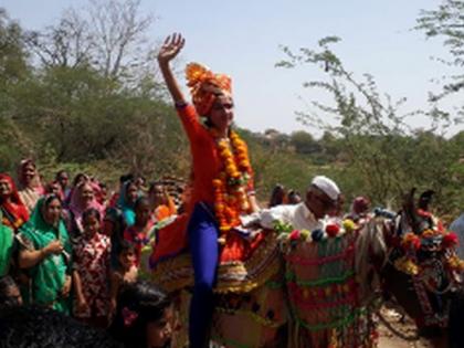  Welcome by the sub-inspector's village | उपनिरीक्षक झालेल्या कन्येचे गावातर्फे स्वागत