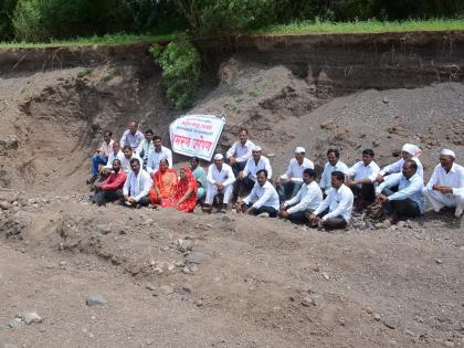 Suspension of hunger strike by villagers | खमताणेच्या ग्रामस्थांचे उपोषण स्थगित