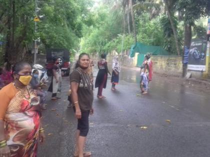 Coronavirus: Watch out for female brigade for coronavirus; Tourists barred from entering Gorai Beach | Coronavirus: कोरोनामुक्त गोराईसाठी महिला ब्रिगेडचा जागता पहारा; पर्यंटकांना गोराई बीचवर प्रवेशबंदी