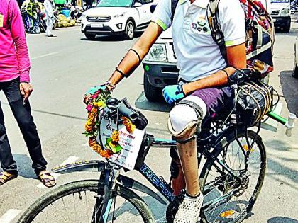 Divyaag Pradipkumar's ten thousand km cycling journey | दिव्यांग प्रदीपकुमारचा दहा हजार किमीचा सायकल प्रवास