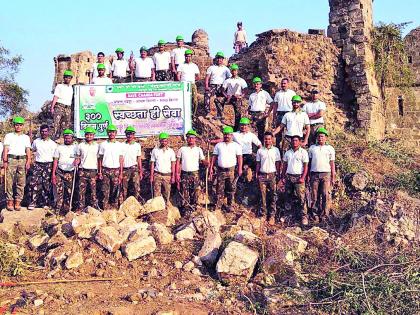 300 days to clean the gondar for the holidays | गोंडकालीन किल्ल्यांच्या स्वच्छतेला ३०० दिवस पूर्ण