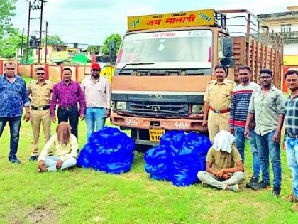 Nine lakh liquor was seized along with the vehicle | वाहनासह नऊ लाखांचा दारूसाठा जप्त