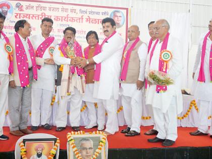  Strength in the society to fight against the establishment; Sanjay Rathod | प्रस्थापितांविरूद्ध संघर्ष करण्याची बंजारा समाजात ताकद -संजय राठोड