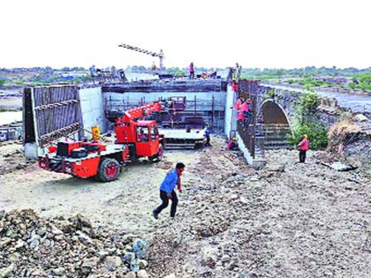 Work on the highway began in Lockdown | लॉकडाऊनमध्ये महामार्गावरील काम सुरु