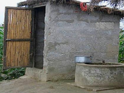 In Dhule district, despite 100 percent work of personal toilets, sadness | धुळे जिल्ह्यात वैयक्तीक शौचालयांची १०० टक्के कामे होऊनही उदासिनता