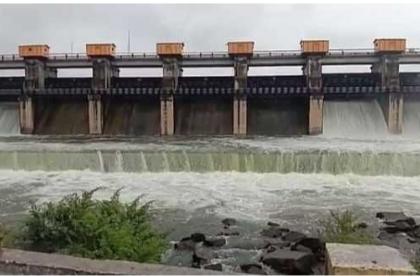 Heavy rains in Dindori taluka | दिंडोरी तालुक्यात पावसांची जोरदार बॅटिंग