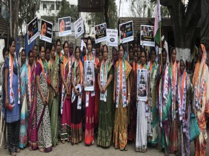 Demonstrations by Nationalist Women's Congress in Dindori | दिंडोरीत राष्ट्रवादी महिला कॉँग्रेसतर्फे निदर्शने