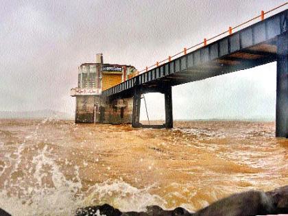 Enhanced rains in the city | शहरात पावसाच्या दमदार सरी