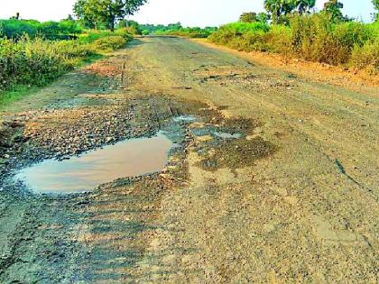 Pothic Empire on the Harnaghat Road | हरणघाट मार्गावर खड्ड्यांचे साम्राज्य