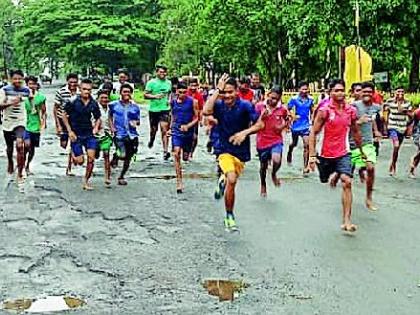 Youth-Maiden ran at Etapally | एटापल्लीत युवक-युवती धावल्या