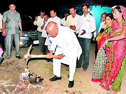 Bhumi Pujan of the development works of Kochevahi and Sawari | कोचेवाही व सावरी येथील विकासकामांचे भूमिपूजन