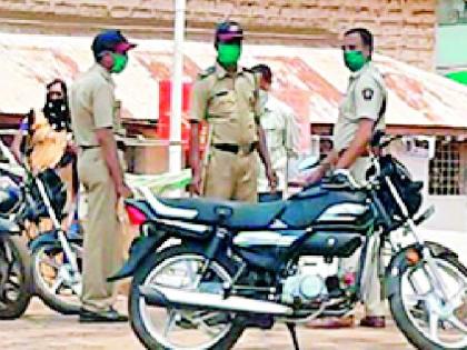 Lockedown penalties for 2377 drivers | लॉकडाऊनमध्ये २३७७ वाहन चालकांना दंड