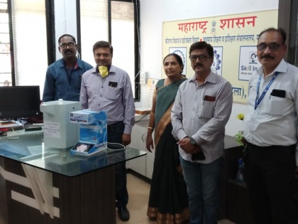 Sanitizer machine made by students of Industrial Training Institute | औद्योगिक प्रशिक्षण संस्थेच्या विद्यार्थिनींनी बनविले सॅनिटायझर मशीन
