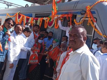 Bhusawal - Igatpuri New Memu Railway passenger train launched | भुसावळ - इगतपुरी नवीन मेमू रेल्वे प्रवासी गाडीचा शुभारंभ