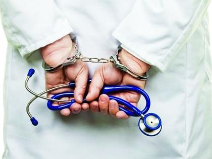 Shocking; The doctor molested the minor girl who went for treatment | धक्कादायक; उपचारासाठी गेलेल्या अल्पवयीन मुलीचा डॉक्टरने केला विनयभंग