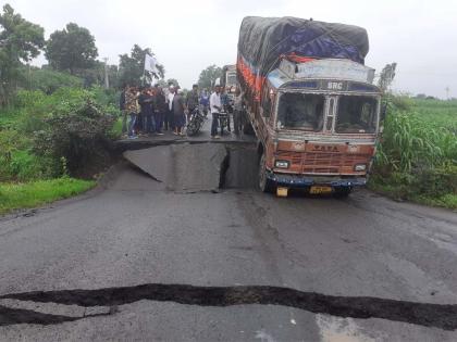 Highway traffic will start in four days | महामार्गावरील वाहतूक चार दिवसात सुरू करणार Highway traffic will start in four days | महामार्गावरील वाहतूक चार दिवसात सुरू करणार