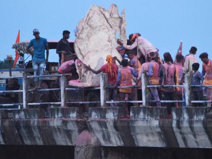 Disregard for safety when discharged from circles | मंडळांकडून विसजर्न करताना सुरक्षेबाबत बेपर्वाईची स्थिती Disregard for safety when discharged from circles | मंडळांकडून विसजर्न करताना सुरक्षेबाबत बेपर्वाईची स्थिती
